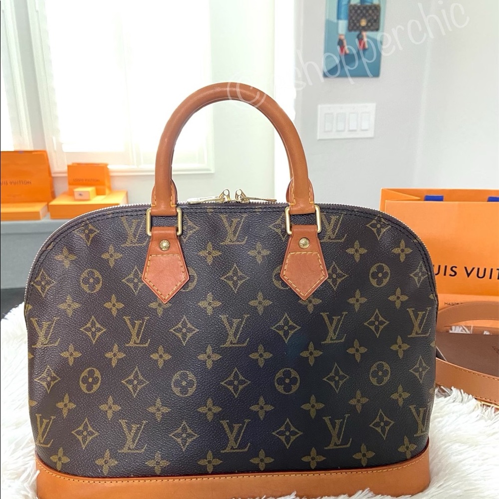 ❤️Gorgeous LV Alma PM Purse with Crossbody Strap❤️